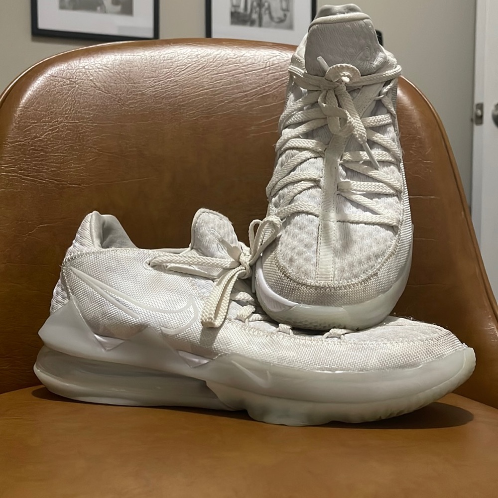 NIKE LEBRON XVII LOW WHITE/PURE PLATINUM US MENS SIZE 9.5